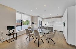 Contemporary home for rent in Hampstead with private roof terrace