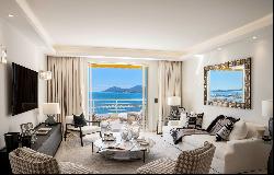 Cannes Croisette, luxurious Penthouse on the seafront.