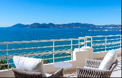 Cannes Croisette, luxurious Penthouse on the seafront.