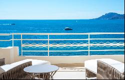 Cannes Croisette, luxurious Penthouse on the seafront.