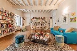 Bright apartment in the Quadrilatero Romano