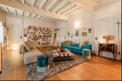 Bright apartment in the Quadrilatero Romano