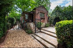 Welcome To Your Secluded Haven In The Heart of Loring Heights, Atlanta!