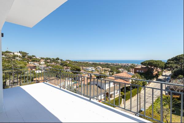 House with swimming pool and panoramic sea views in Premia de Dalt - Costa BCN