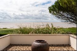 CHARMING VILLA FULL VIEW OF GIRONDE ESTUARY