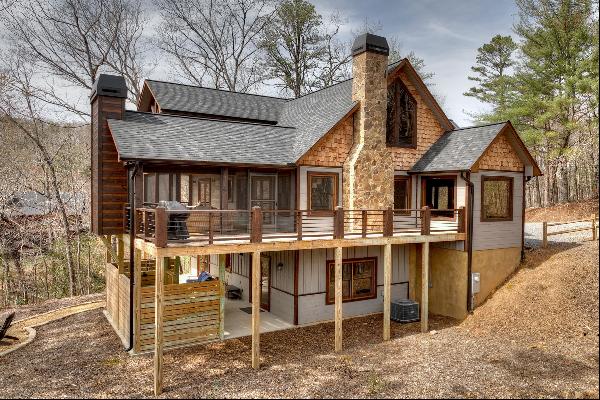 Contemporary Rustic Lodge Minutes From Downtown Blue Ridge
