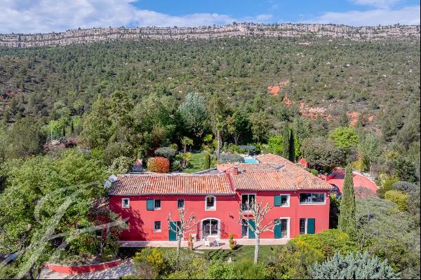 Property for sale Sainte Victoire view 15 minutes from Aix-en-Provence