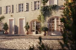 Elegant Villa with pool under renovation in Gragnano