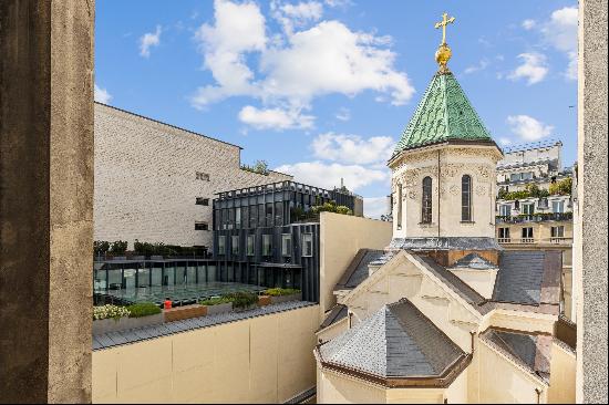 PARIS 8 - GOLDEN TRIANGLE / MONTAIGNE / PLACE FRANÇOIS 1ST