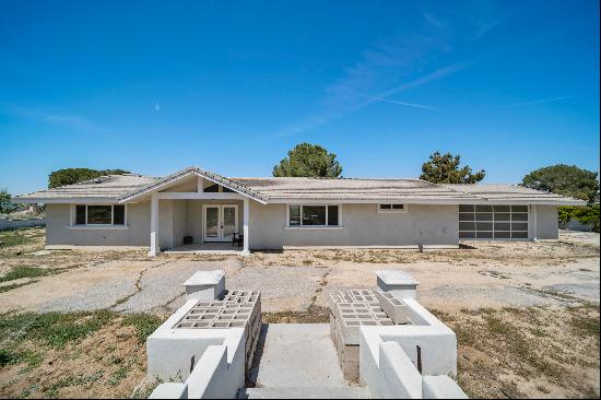 15729 Boca Raton Avenue, Llano CA 93544