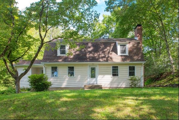 Charming Colonial in Desirable Greenfield Hills
