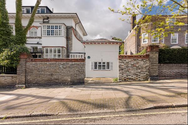 Unique luxury property in St John’s Wood with superb artistic heritage