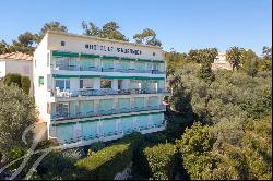 Hotel complex on Cap Ferrat facing the sea