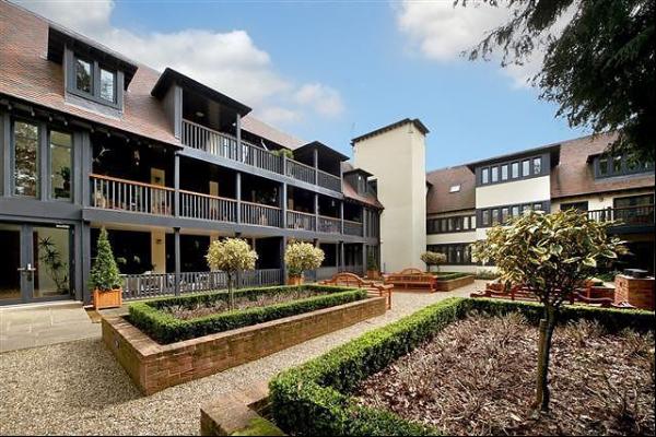 Two bedroom apartment to rent in Ascot