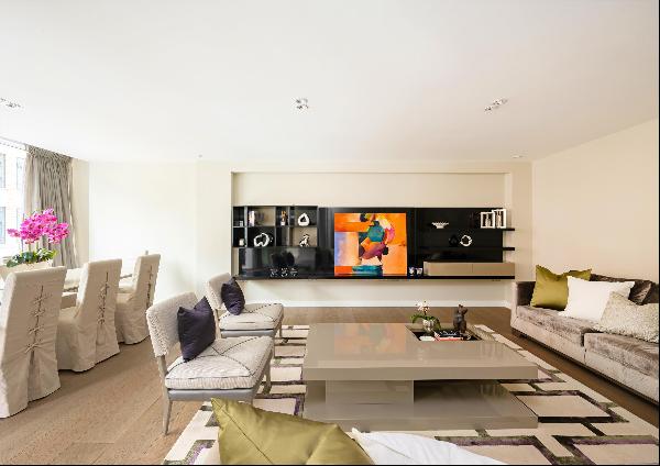 A superb spacious lateral apartment on the first floor in a highly sought-after, portered 