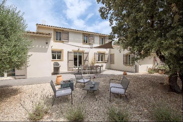 Property with swimming pool in Lourmarin.