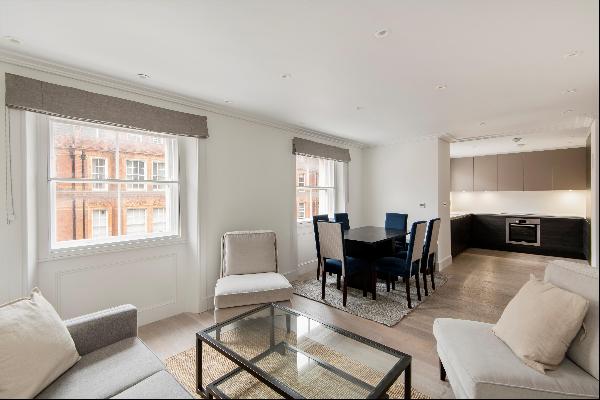 Bright three bedroom apartment in the heart of Mayfair.