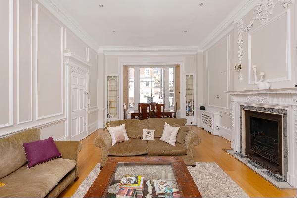 Spacious ground floor apartment boasting great ceiling height and access to residents comm