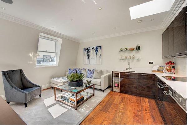 A modern 2 bedroom apartment to rent in Garden House, Notting Hill W2