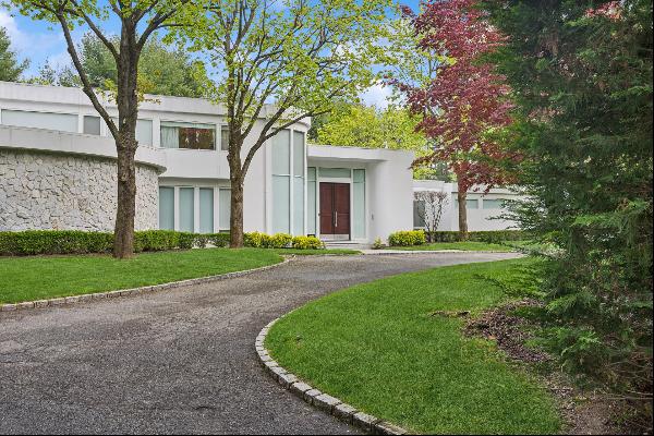 Welcome to this dream home in the esteemed enclave of Old Westbury. This magnificent moder