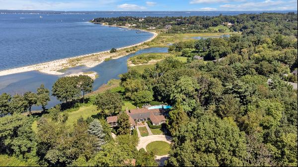 Available for the first time in nearly 50 years and one of only a handful of SP waterfront