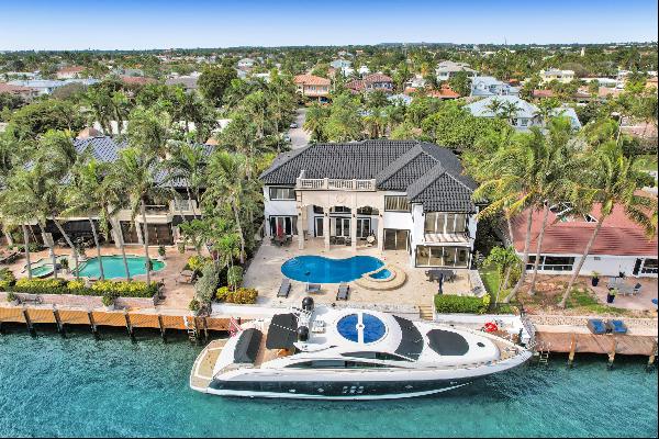 Bring your yacht! Stunning fully furnished single family home, directly on the Intracoasta