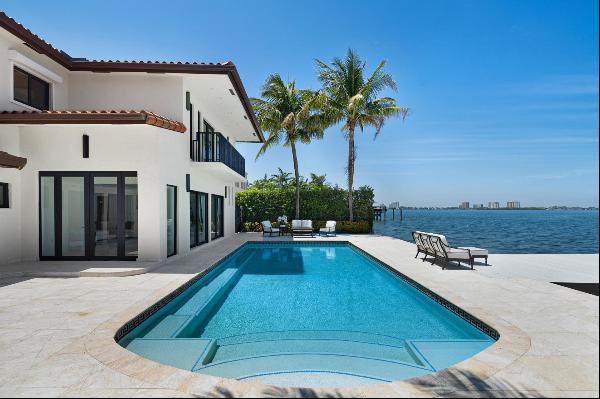 Monaco meets Miami Beach! Palm Haven Mediterranean-style villa offers 5-bedroom, 5-bathroo