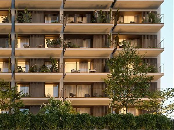 Outstanding 3-bedroom apartment with balconies and parking in Vila Nova de Gaia, Porto.