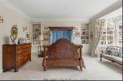 A charming low built five bedroom family home in Chelsea with parking