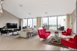 A breath-taking waterfront penthouse apartment in Chelsea Harbour