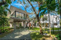 Oak Lane, Coral Gables, 33156