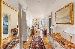 AMAZING !!! 3.5-room apartment nestled in the heart of a historic residence, on the outski