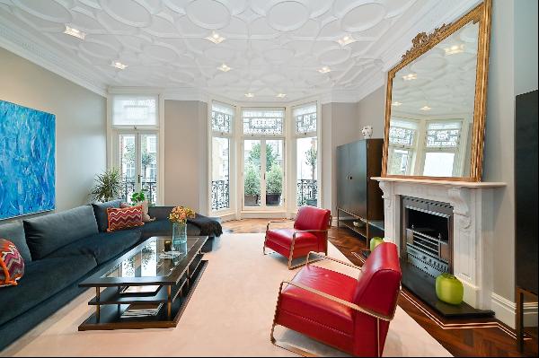 Gorgeous family home with west-facing garden and breath-taking views of London