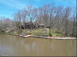 1525 Biscayne Point, Rock Creek OH 44084