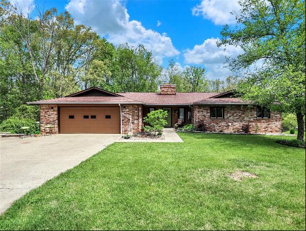 303 N Hickory Hills Drive, Columbus IN 47201