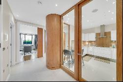 Chic two-bedroom apartment for rent in Kensington