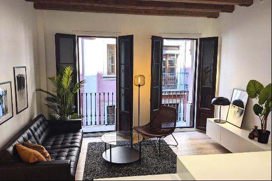 New renovated penthouse with 81 sqm terrace in the Gothic Quarter