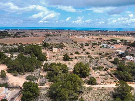 Land with housing project in La Mola