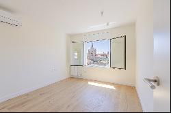 Beautiful newly renovated penthouse with unobstructed views