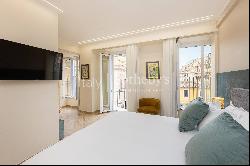 Luxury Apartment Steps Away from the Trevi Fountain