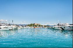 Charming 2 room apartment in perfect condition in the heart of Old Antibes