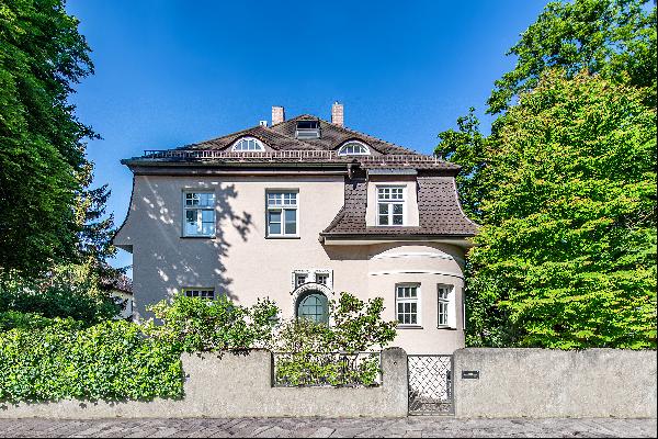 Old building jewel in Gern: Particularly charming town house from 1910