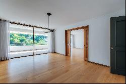 Apartment with 6 bedrooms, including the service room, Las Condes.