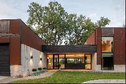 Spectacular Contemporary on the Mississippi River