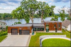 Spectacular Contemporary on the Mississippi River