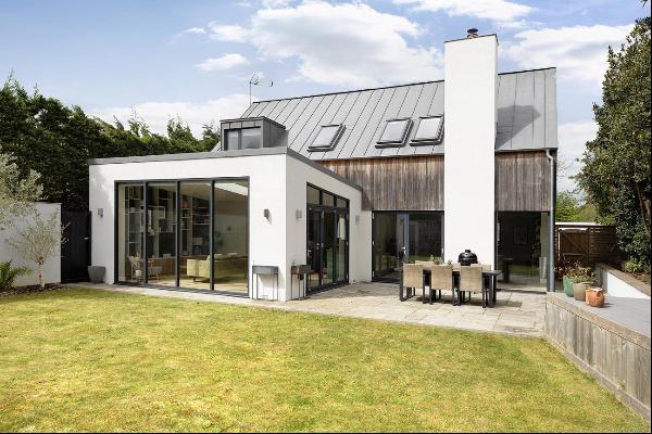 A beautiful contemporary home situated within the highly desirable village of Exton offeri