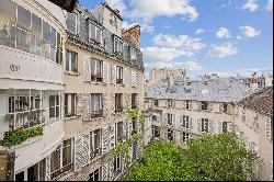 Paris 3rd – Place des Vosges. Charming studio with balcony.