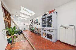 Paris 3rd – Place des Vosges. Charming studio with balcony.