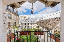 Paris 3rd – Place des Vosges. Charming studio with balcony.