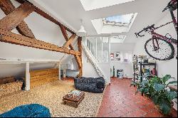 Paris 3rd – Place des Vosges. Charming studio with balcony.